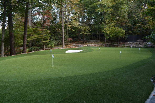 Huntsville backyard putting green